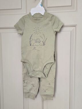 Carter’s 2 Piece Baby Set 6M – NWOT – Neutral Turtle Print Onesie & Pants